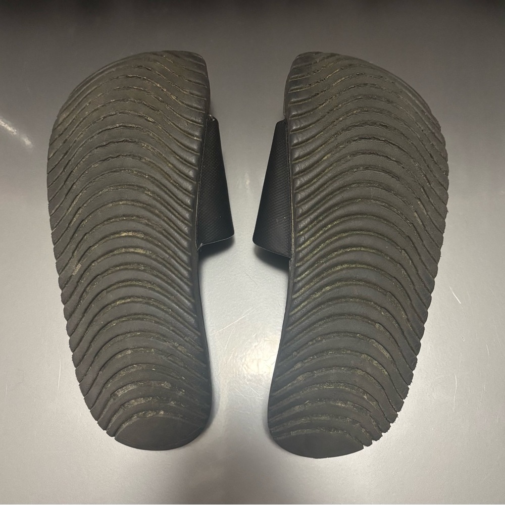 Nike Black and White Slide Sandals - Picture 2 of 3